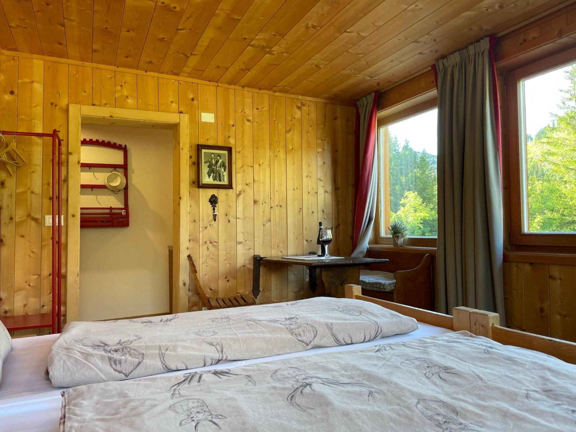 Luxury Chalet Liosa - Ski In Ski Out - Amazing View Corvara In Badia Habitación foto