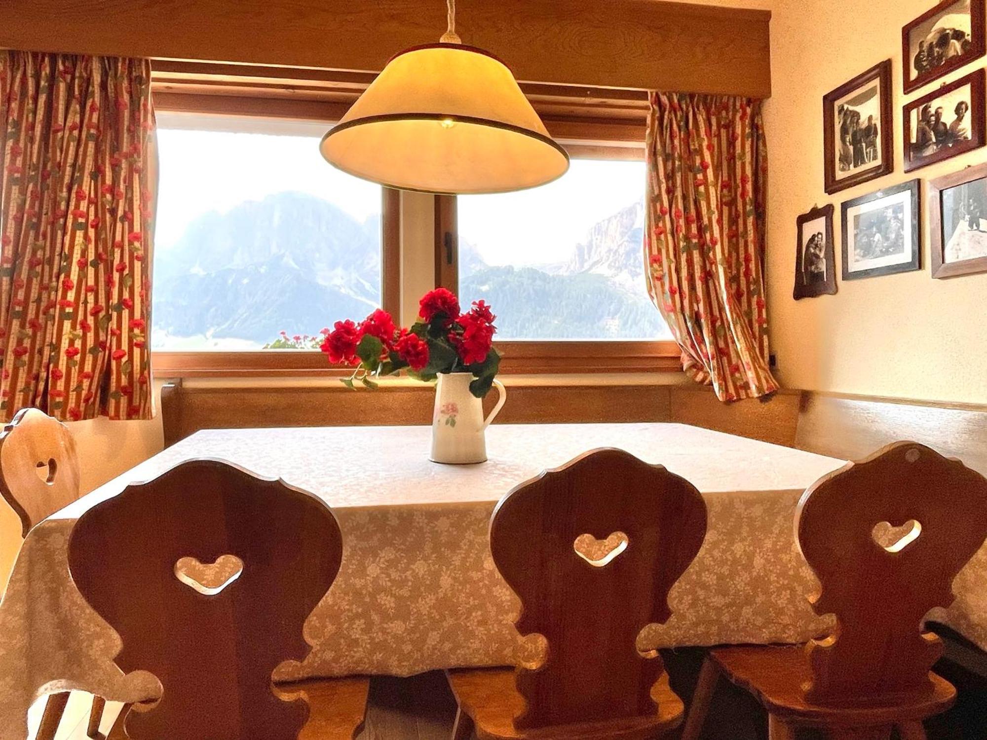 Luxury Chalet Liosa - Ski In Ski Out - Amazing View Corvara In Badia Habitación foto